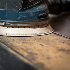 AB/125/240A/B - Aluminium Oxide Random Orbital Sanding Disc 240 Grit 125mm 50pc 18 AB/125/240A/B - Aluminium Oxide Random Orbital Sanding Disc 240 Grit 125mm 50pc -ToolMaster Shop 5027654071991 ab 125 240a b feat2