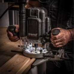 T12EK - 2300W 1/2" Variable Speed Plunge Router 240V UK -ToolMaster Shop t12ek feat15