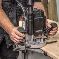 T12ELK - 2100W 1/2" Variable Speed Plunge Router 110V 32A UK -ToolMaster Shop t12elk feat10