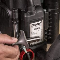 T12ELK - 2100W 1/2" Variable Speed Plunge Router 110V 32A UK -ToolMaster Shop t12elk feat8