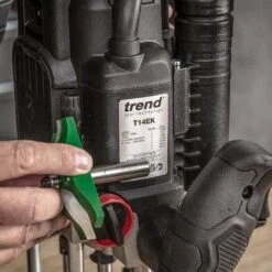 T14EK/EURO - 2300W 12mm Dual-Mode Plunge Router 230V EU -ToolMaster Shop t14ek feat11 3