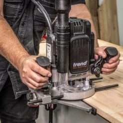 T14EK - 2300W 1/2" Dual-Mode Plunge Router 240V UK -ToolMaster Shop t14ek feat14