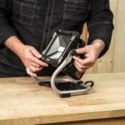 T18S/SLB - T18S 18V LED Area Light (Bare Tool) - UK & Eire Sale Only -ToolMaster Shop t18s slb feat3 4