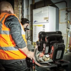 T18S/SLB - T18S 18V LED Area Light (Bare Tool) - UK & Eire Sale Only -ToolMaster Shop t18s slb feat5 4