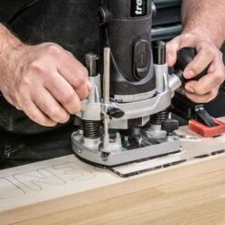 T4EK - 850W 1/4" Variable Speed Plunge Router 240V UK -ToolMaster Shop t4ek feat2