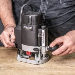 T5EB/MK2 - 1000W 1/4 Inch Variable Speed Plunge Router 240V UK -ToolMaster Shop t5eb mk2 feat10