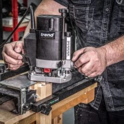 T5EB/MK2 - 1000W 1/4 Inch Variable Speed Plunge Router 240V UK -ToolMaster Shop t5eb mk2 feat4