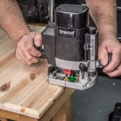 T5EB/MK2 - 1000W 1/4 Inch Variable Speed Plunge Router 240V UK -ToolMaster Shop t5eb mk2 feat5