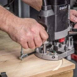 T5EB/MK2 - 1000W 1/4 Inch Variable Speed Plunge Router 240V UK -ToolMaster Shop t5eb mk2 feat6