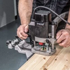 T5EB/MK2 - 1000W 1/4 Inch Variable Speed Plunge Router 240V UK -ToolMaster Shop t5eb mk2 feat7