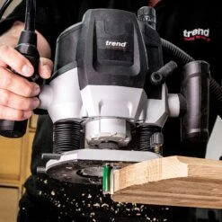 T7EK - 2100W ½ Inch Variable Speed Plunge Router 240V UK -ToolMaster Shop t7ek feat15