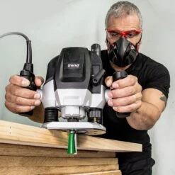 T7EK - 2100W ½ Inch Variable Speed Plunge Router 240V UK -ToolMaster Shop t7ek feat3