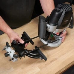 T7EK - 2100W ½ Inch Variable Speed Plunge Router 240V UK -ToolMaster Shop t7ek feat9