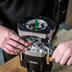 T8EK - 2200W 1/2" Dual-Mode Plunge Router 240V UK -ToolMaster Shop t8 feat12